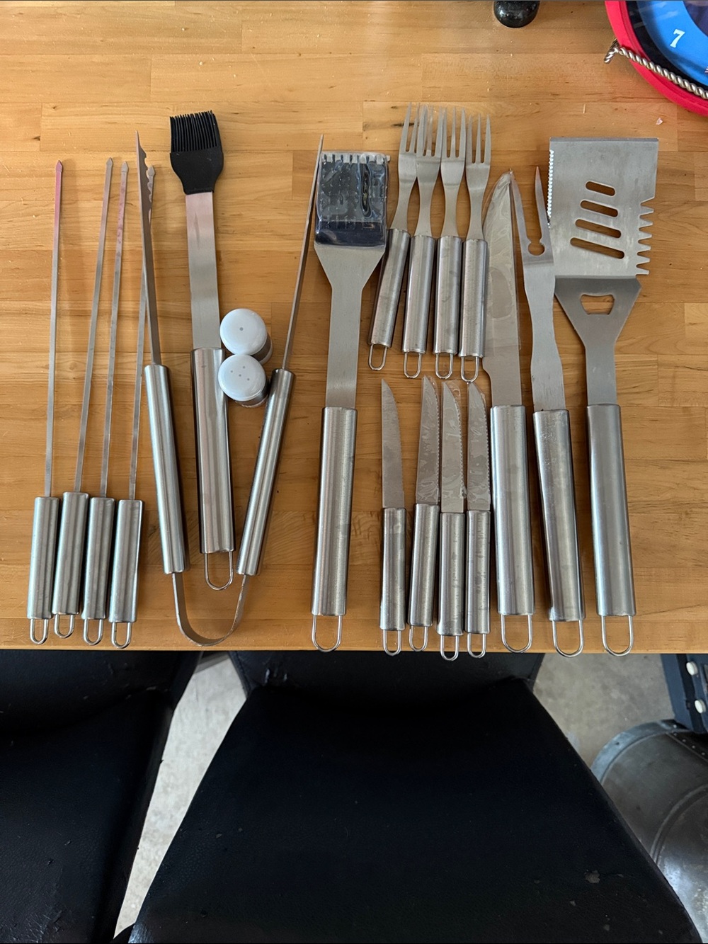 20 PIECE GRILLING UTENSILS NEVER USED-